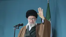 رهبر انقلاب: جامعه کارگری با دشمن مرزبندی دارد