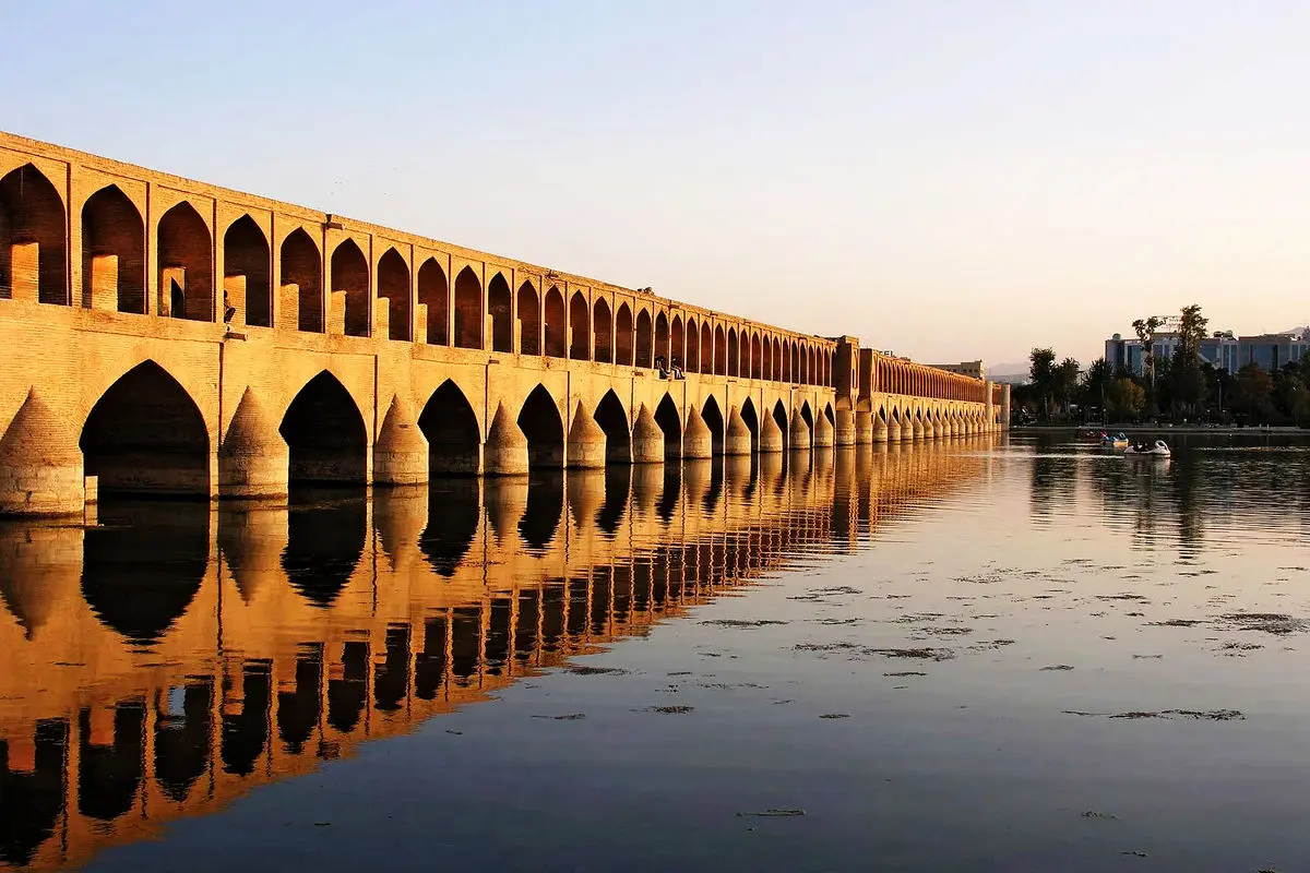 زاینده رود پر آب می شود