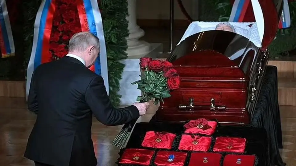 حضور پوتین با «کیف هسته‌ای» در انظار عمومی
