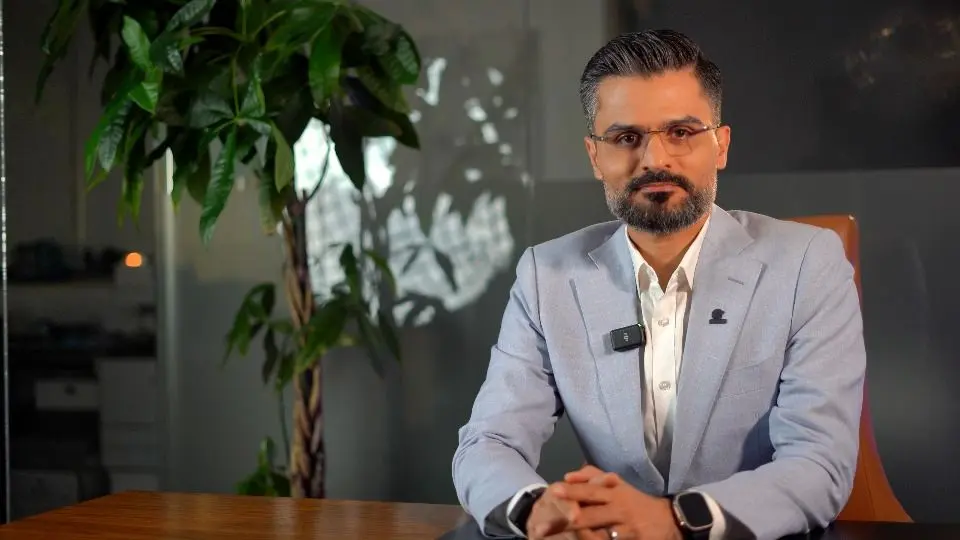 اعطای مدرک دکترای حرفه‌ای مدیریت املاک به یکی از مدیران سرشناس ایرانی در دبی