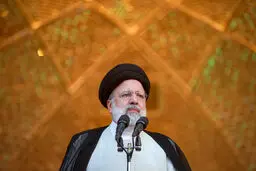 دولت دنبال ارزش‌هایی است که قم آن‌ها را دنبال می‌کند/ برخی‌ به دنبال معامله سر موشک‌های‌مان بودند