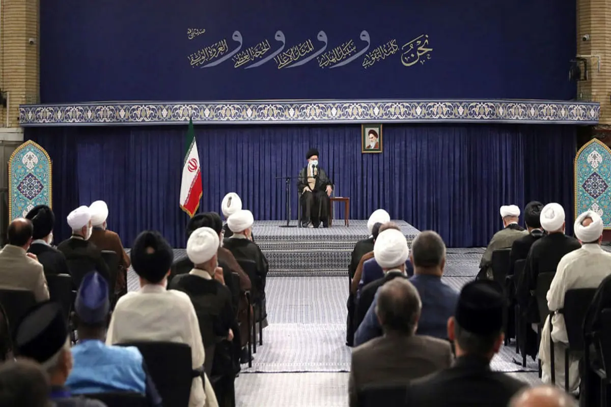 قائد الثورة الإسلامیة: قوى الاستکبار تعترف بإعاقة تحقیق مطالبها من قبل إیران