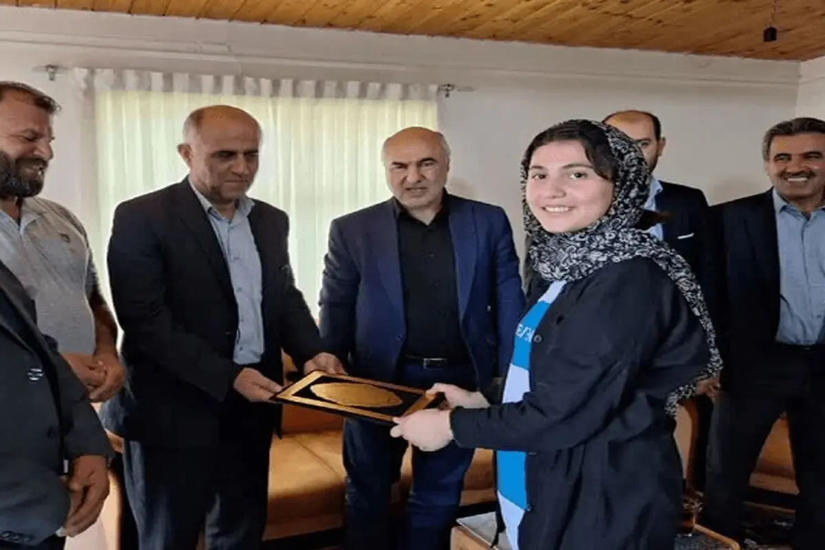 صداوسیما درباره حواشی تقدیر فرماندار کلاردشت از یک دختر ورزشکار: آوا مرید پور ۱۰ سال داشته

