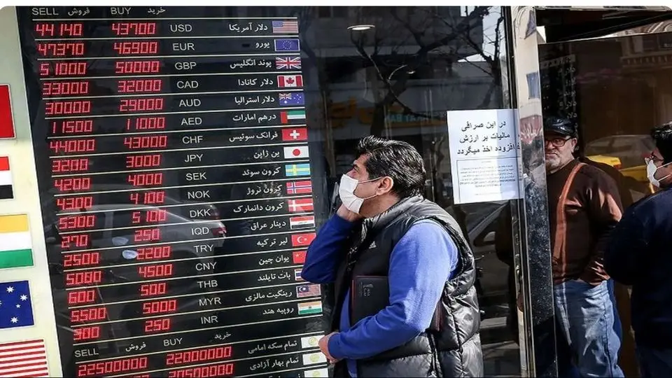 پیش بینی الجزیره درباره قیمت طلا و دلار در بازار ایران