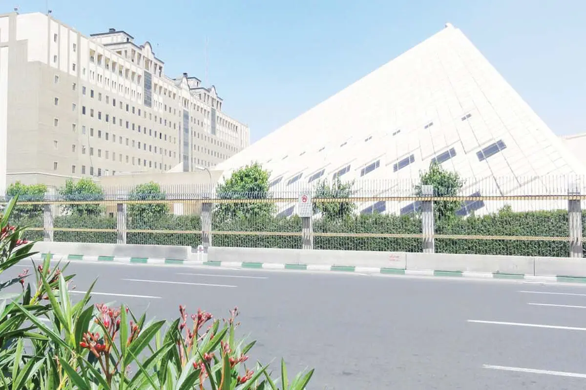 نقش کم‌رنگ بهارستان  در توسعه ملی