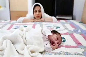 چگونه می توان همزمان از «مرخصی زایمان» و «بیمه بیکاری» استفاده کرد؟