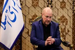 عکس که قالیباف به مجری شبکه خبری سی‌ان‌ان نشان داد 