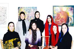اولین گروه زنان هنرمند ایران، دنا