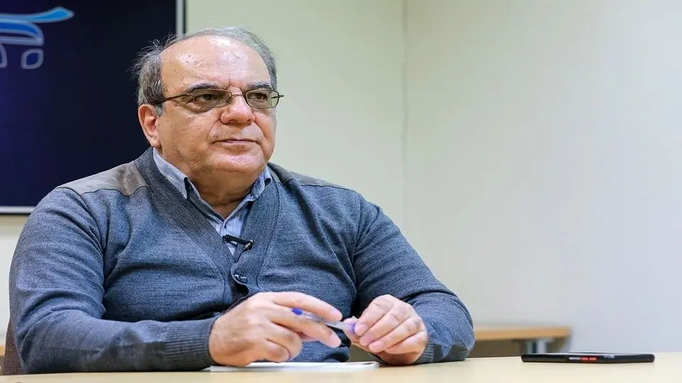 عباس عبدی: دادگاه الهه محمدی و نیلوفر حامدی را علنی کنید

