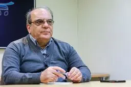 عباس عبدی: دادگاه الهه محمدی و نیلوفر حامدی را علنی کنید

