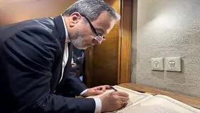 بازدید عراقچی از منزل رهبر انقلاب در مشهد+ عکس