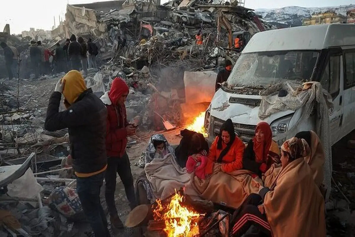 جان باختگان زلزله ترکیه و سوریه از ۴۳ هزار نفر گذشت/ زلزله ۵.۲ ریشتری بار دیگر «هاتای» را لرزاند/ هر ۴ دقیقه یک پس‌لرزه در ترکیه