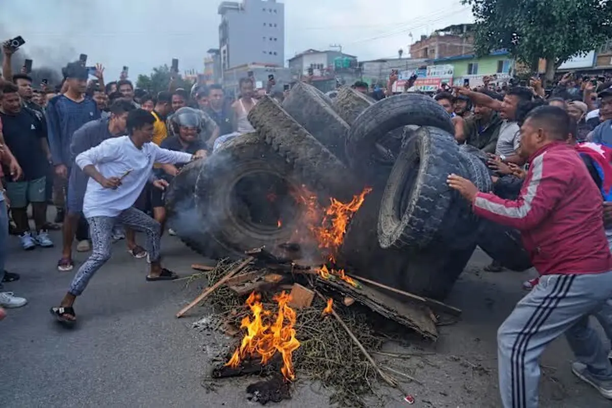 همسر نخست‌وزیر نپال در آتش سوخت

