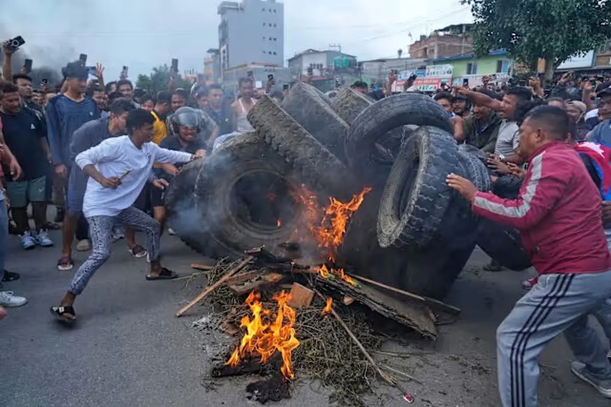 همسر نخست‌وزیر نپال در آتش سوخت

