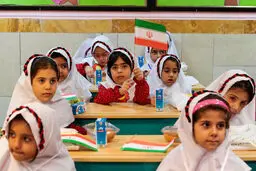 ساعت شروع به کار مدارس شناور می‌شود؟

