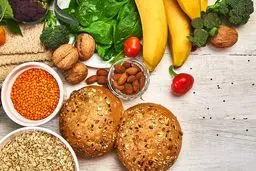 اجتناب از این مواد غذایی  باعث بروز یبوست می شود