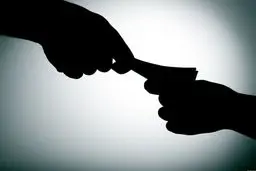 کارمند دادگستری هنگام دریافت رشوه دستگیر شد
