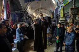 مراسم جالب چهارپایه خوانی در بازار قم+ عکس