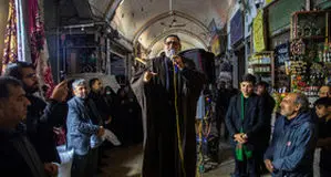 مراسم جالب چهارپایه خوانی در بازار قم+ عکس