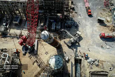 عملیات نصب برج احیای آمین در پالایشگاه گاز ایلام