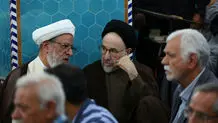 عکس دسته‌جمعی سیدمحمد خاتمی با مردم در باغ دولت‌آباد یزد 