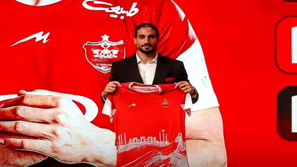 مدافع جدید سرخ پوشان در بازی اول محروم است