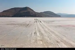 سالی یک متر از ارتفاع دریاچه ارومیه کم می‌شود