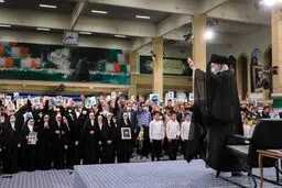 خاطرات شهدا باید با زبان هنر زنده نگه داشته شود

