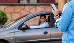 دولت نباید برای تاکسی‌های اینترنتی نرخ‌گذاری مستقیم کند