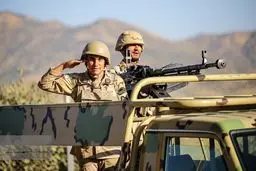 از بالای برجک تا کنار سیم خاردار در نقطه صفر مرزی بر سربازان چه میگذرد