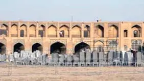 لب کارون 

چه گلبارون