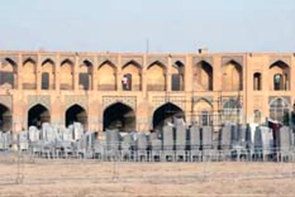 لب کارون 

چه گلبارون
