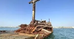 کشتی یونانی تکه‌تکه شد
