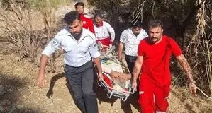 نجات مرد ۴۹ ساله الموتی پس از سقوط در دره

