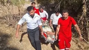 نجات مرد ۴۹ ساله الموتی پس از سقوط در دره

