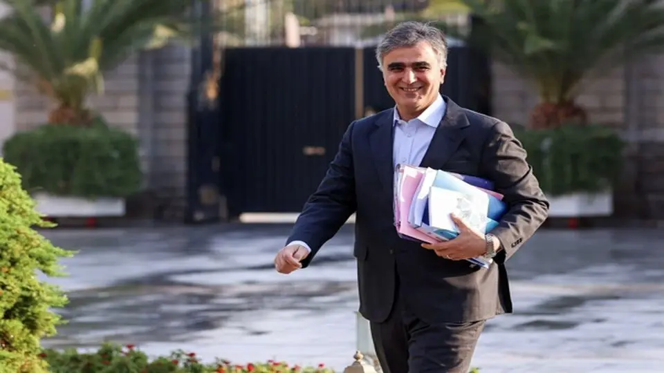 رئیس بانک مرکزی: دلار ۷۰ هزار تومانی را تثبیت می‌کنیم


