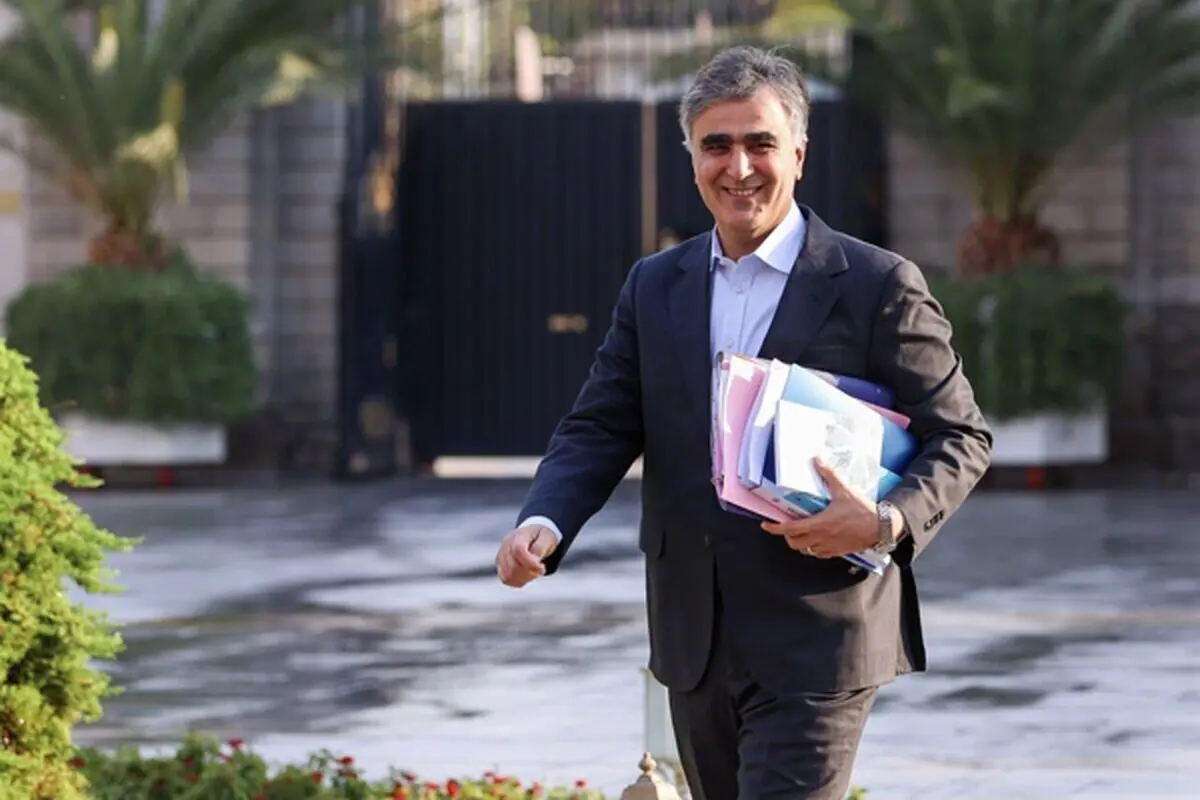 رئیس بانک مرکزی: دلار ۷۰ هزار تومانی را تثبیت می‌کنیم

