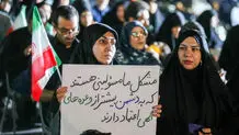 کنایه به مسئولان تجمع شبانه + عکس