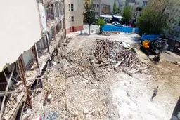 اگر با موضوع توسعه تماشاخانه به هر دلیل همراهی نمی‌کنید، جان سنگلج را به خطر نیندازید