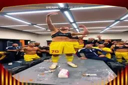 جشن بازیکنان فولاد پس از برد از پرسپولیس