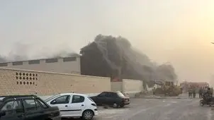مهار آتش‌سوزی گسترده در واحد تولید تابلوفرش آران‌وبیدگل پس از چهار ساعت عملیات نفس‌گیر