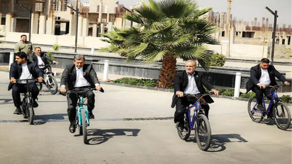گلایه روزنامه زاکانی از دوچرخهسواری پزشکیان!