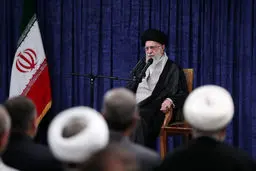  انگشتر خاص رهبری در نخستین شب ایام فاطمیه + عکس