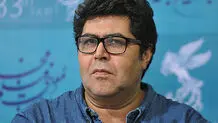 عکس یادگاری فرهاد اصلانی با دو نوازنده خیابانی 