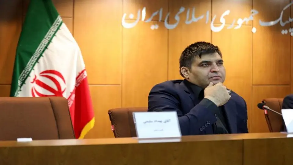 حسین رضا زاده یک پست عجیب گرفت