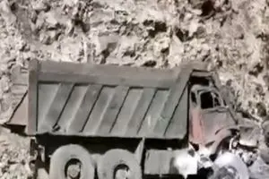 حمله هوایی به معدن کارخانه سیمان فیروزآباد