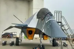 امپراطور سفید رونمایی شد/ جنگنده متفاوت چین چه پیامی برای آمریکا دارد؟