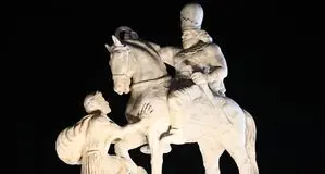 مجسمه والرین به فرودگاه مهرآباد رسید

