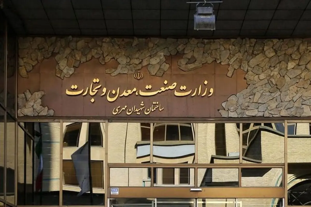 فاطمی امین در حال فرار رو به جلو است/ شاهد اقدامات پوپولیستی وزارت صمت هستیم 