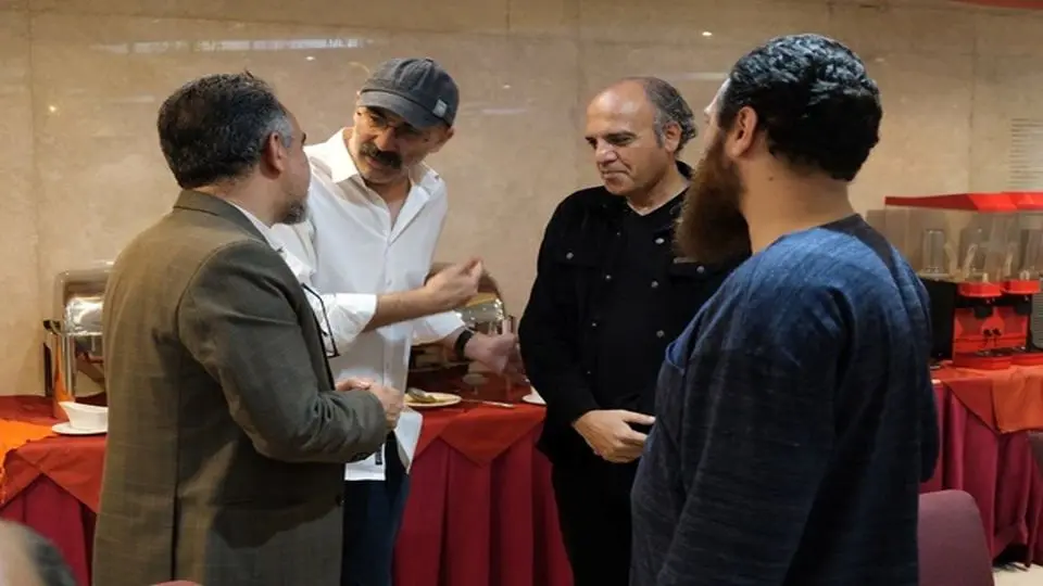 دیدار کاظم نظری و هادی حجازی‌فر با هنرمندان بهزیستی در جشنواره نمایش عروسکی

